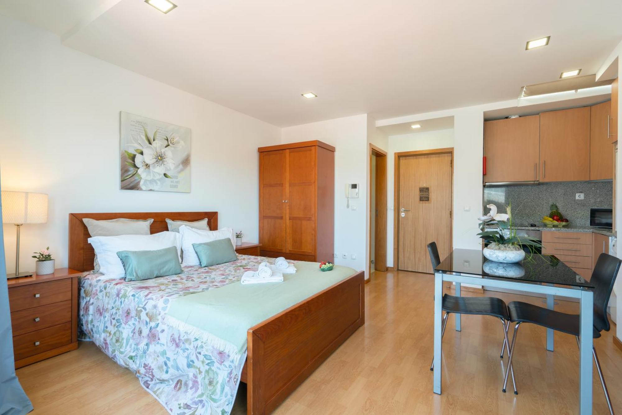 Host Wise - Bright Quiet Flats - Prime Location * Oporto